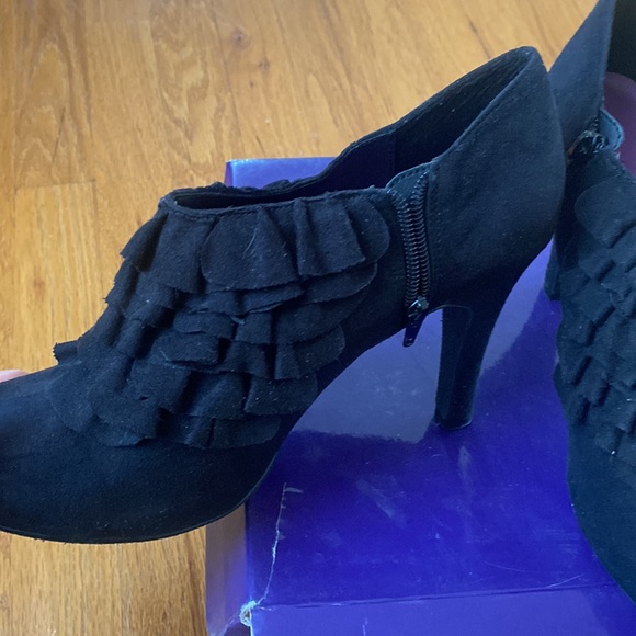 Black madden girl shoes good condition worn once - Picture 4 of 8